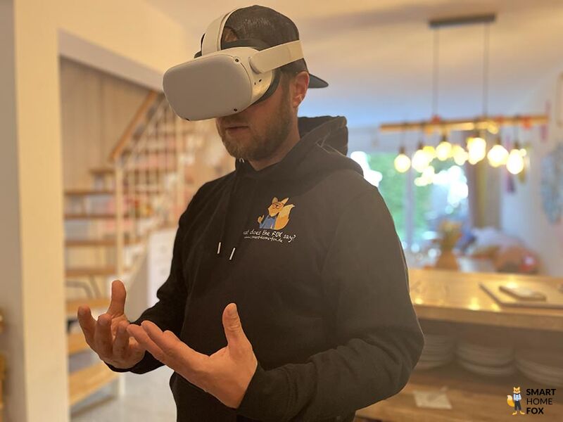 Testperson schaut auf seine Hände
